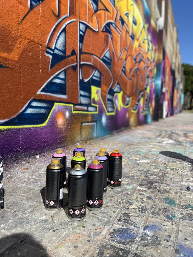 Spray paint can
