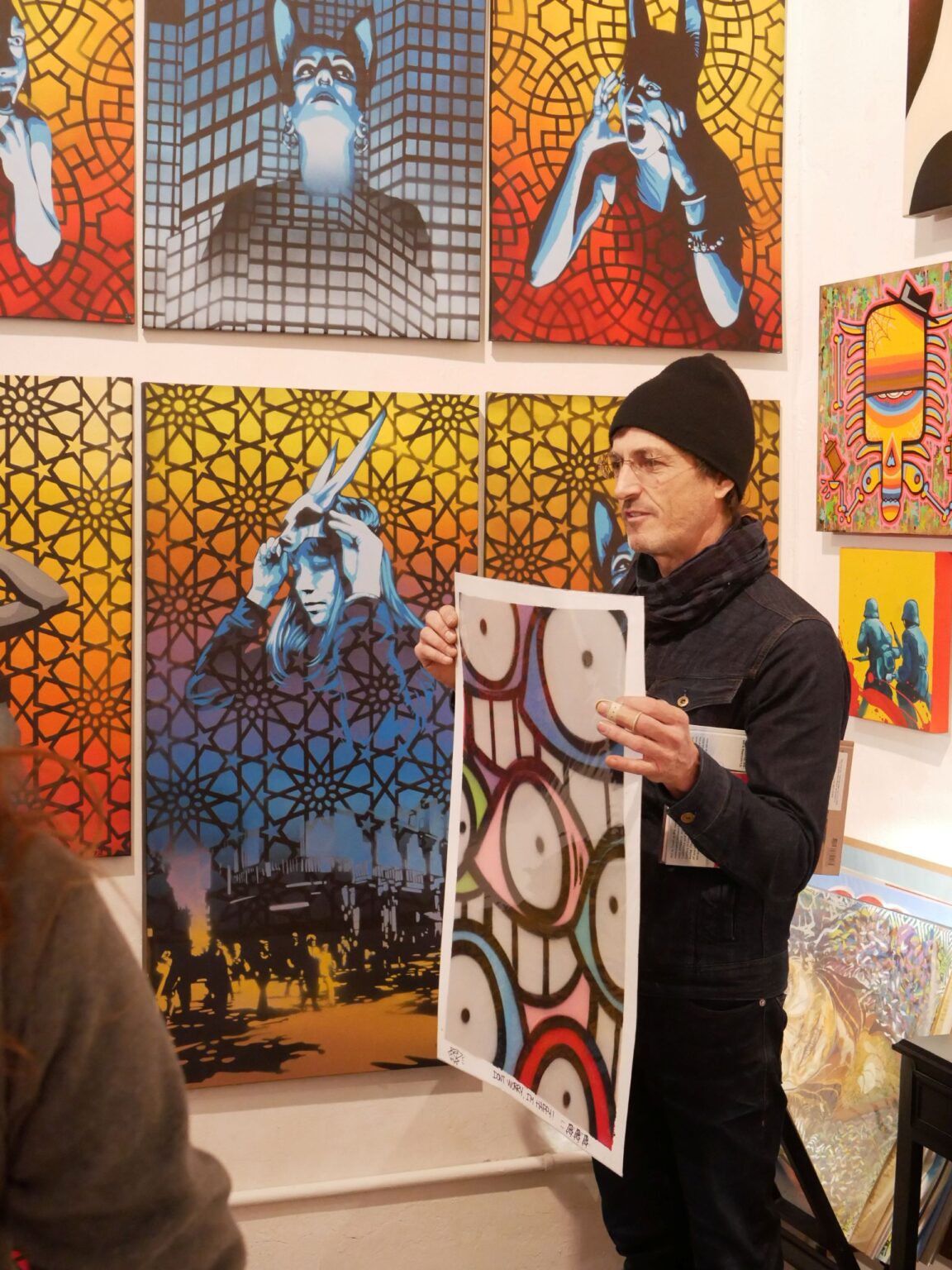 Gallerist shows Artwork in Gallery