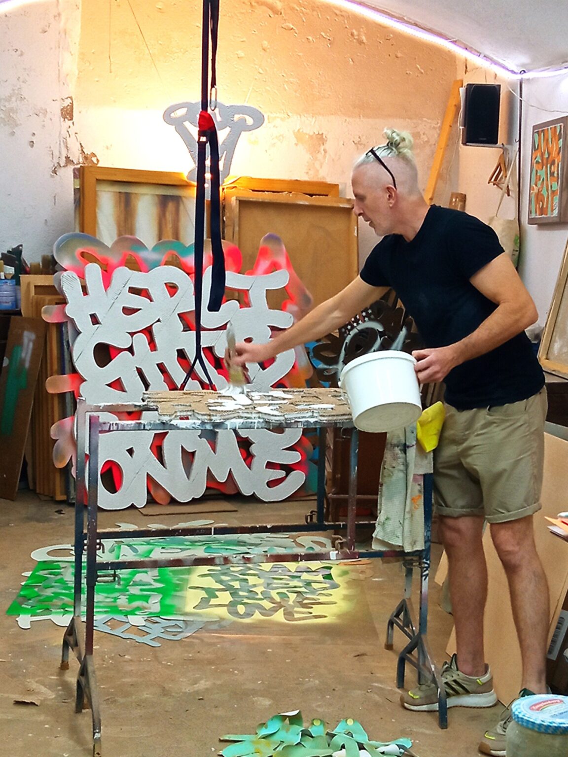 Barcelona Art & Wine Tour 5 Artist Ash in studio