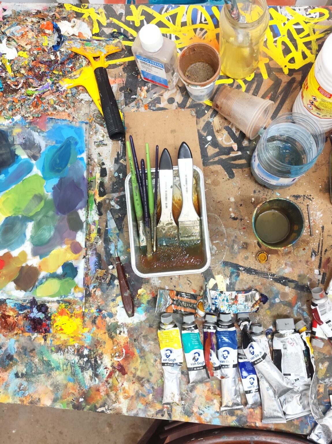 Barcelona Art & Wine Tour 7 Paint in studio